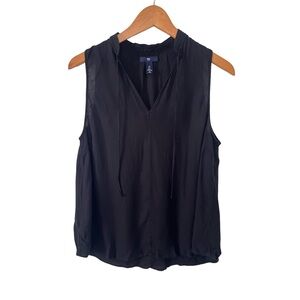 GAP  Sleeveless Black V-Neck Tie-Front Top Lightweight Flowy  Blouse